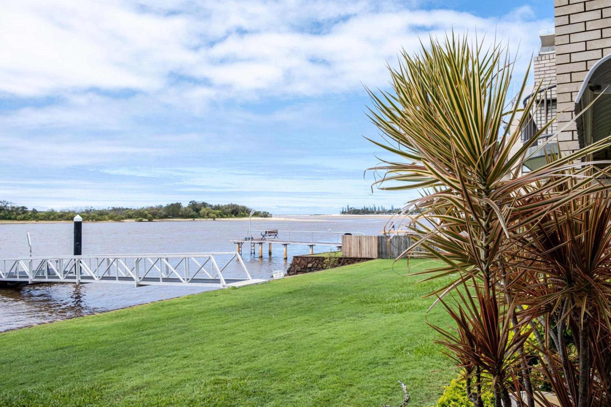 Peaceful River Front Escape Short Walk To Ocean St Maroochydore